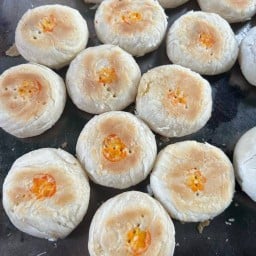 ตุ๋ย ขนมเปี๊ยะ ทอ.