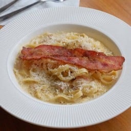 เฟตตูชินี่ คาโบนาร่า พาสต้า