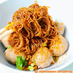 หมี่คลุกลูกชิ้นชามต่อ