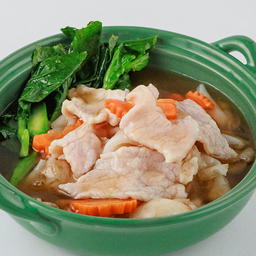 ราดหน้าหมู Pork with Gravy Rice Noodles.