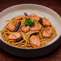 สปาเก็ตตี้ผัดพริกแห้งไส้กรอกหมูรมควัน