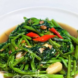 ผัดผักบุ้งไฟแดง Stir Fried Morning Glory