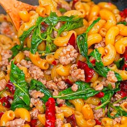 มักกะโรนี ผัดกะเพรา