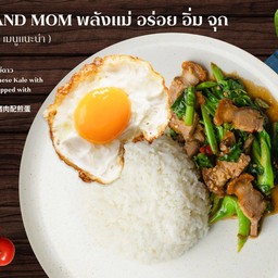 คะน้าหมูกรอบราดข้าว