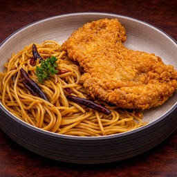 สปาเก็ตตี้ผัดพริกแห้งไก่ทอด