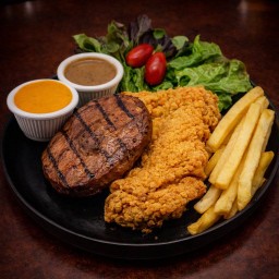 สเต็กหมูสันคอ + ไก่สไปร์ซี่ทอด