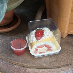 Strawberry roll crape