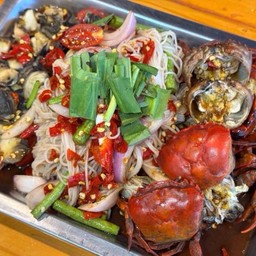 ยำข้าวปุ้นลั่นทุ่ง(ปูนา+หอยเชอร์รี่)