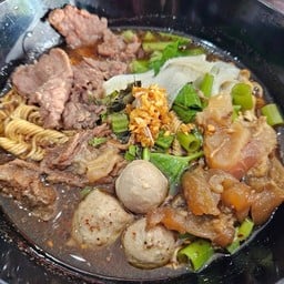 แชมป์ ก๋วยเตี๋ยว - ซีเจมอร์ สาขาเขาขยาย