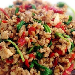 กระเพราแดง