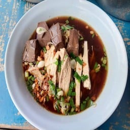 ก๋วยเตี๋ยวไก่มะระบุฟเฟ่ต์ ลาดกระบัง