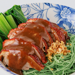 บะหมี่หยกเป็ดย่างRoasted Duck with Noodles.