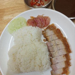 ข้าวหมูกรอบ