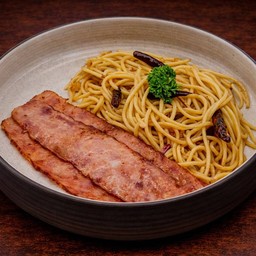 สปาเก็ตตี้ผัดพริกแห้งเบคอน