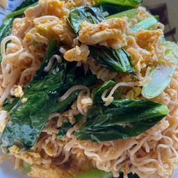 ผัด มาม่าใส่ไข่