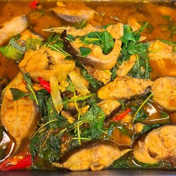 แกงคั่วพริกปลาดุกใส่ใบยี่หร่า