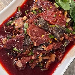 ลาบเลือดเนื้อ