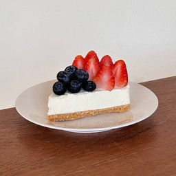 Greek Yogurt Cheese Pie & Mixed Berries