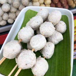 ลูกชิ้นทอด ZAPBURD หน้าวัดหนองปลากะดี่ ตรงข้ามหน้าวัดหนองปลากะดี่