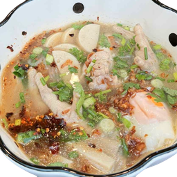 อาณาจักรไข่บัง ฮาลาล ตลาดชิงช้า ร้านอยู่ตรงทางม้าลายติดถนน