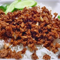ข้าว เนื้อสับผัดกระเทียมพริกไทย