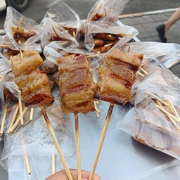 ก้อย หมูปิ้ง (หน้าหมู่บ้านชลลดา)