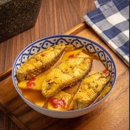 แกงส้มปลากระพงยอดมะพร้าว