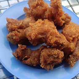 ร้านเจ้ภา ไก่ทอดเยาวราช น้ำจิ้มรสเด็ด