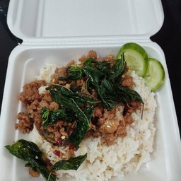 กะเพราไข่เยี่ยวม้า