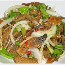 ยำปลาสลิดทอด