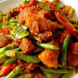 พริกแกงหมูกรอบ (กับข้าว) #100