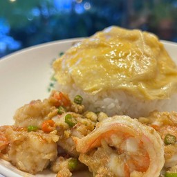 ข้าวหน้ากุ้งผัดกระเทียม