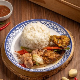 ข้าวราดผัดพริกแกงปลาดุก + หมูผัดกะปิ