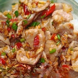 ข้าวหมูสไลด์คั่วพริกเกลือ