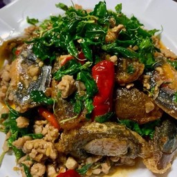 กระเพราไข่เยี่ยวม้า (กับข้าว) #80