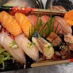 ซูชิรวม10คำเชฟจัดให้ปลาประจำวัน