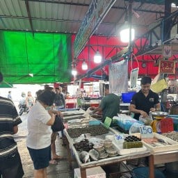 ร้านอาหารทะเลสด(บรรพต)