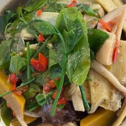 แกงหน่อไม้สดใส่ผักหวาน