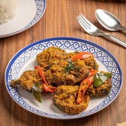 ผัดพริกแกงปลาดุกทอดกรอบ