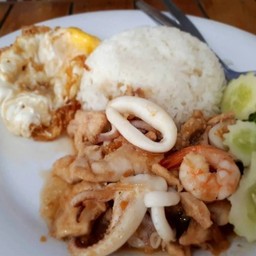 ข้าวราดทะเลกระเทียม #80