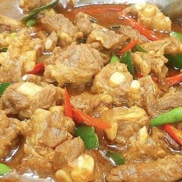 กระดูกอ่อนผัดพริกแกง