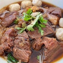 โจโฉ  ก๋วยเตี๋ยวเนื้อตุ๋นรสเด็ด