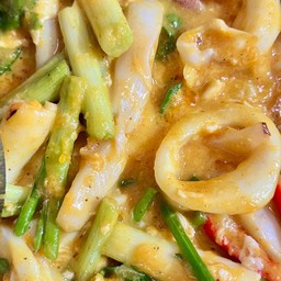 ปลาหมึก ผัดผงกระหรี่