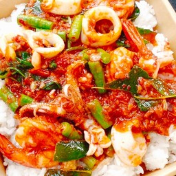 พริกแกงทะเลราดข้าว