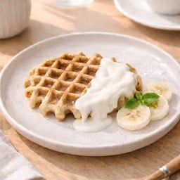 วาฟเฟิลกล้วยหอมนมสด - วิปครีมชีส