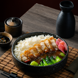 ข้าวหน้าหมูกรอบ Grilled Crispy Pork over Rice.