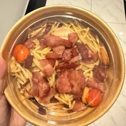 สปาเกตตี้พริกแห้งเบคอน