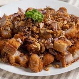 หมูกรอบทอดกระเทียม กับข้าว