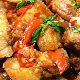 หมูกรอบตัวตึง ถนน กองพล10