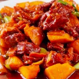 เนื้อตุ๋นผัดมันฝรั่ง